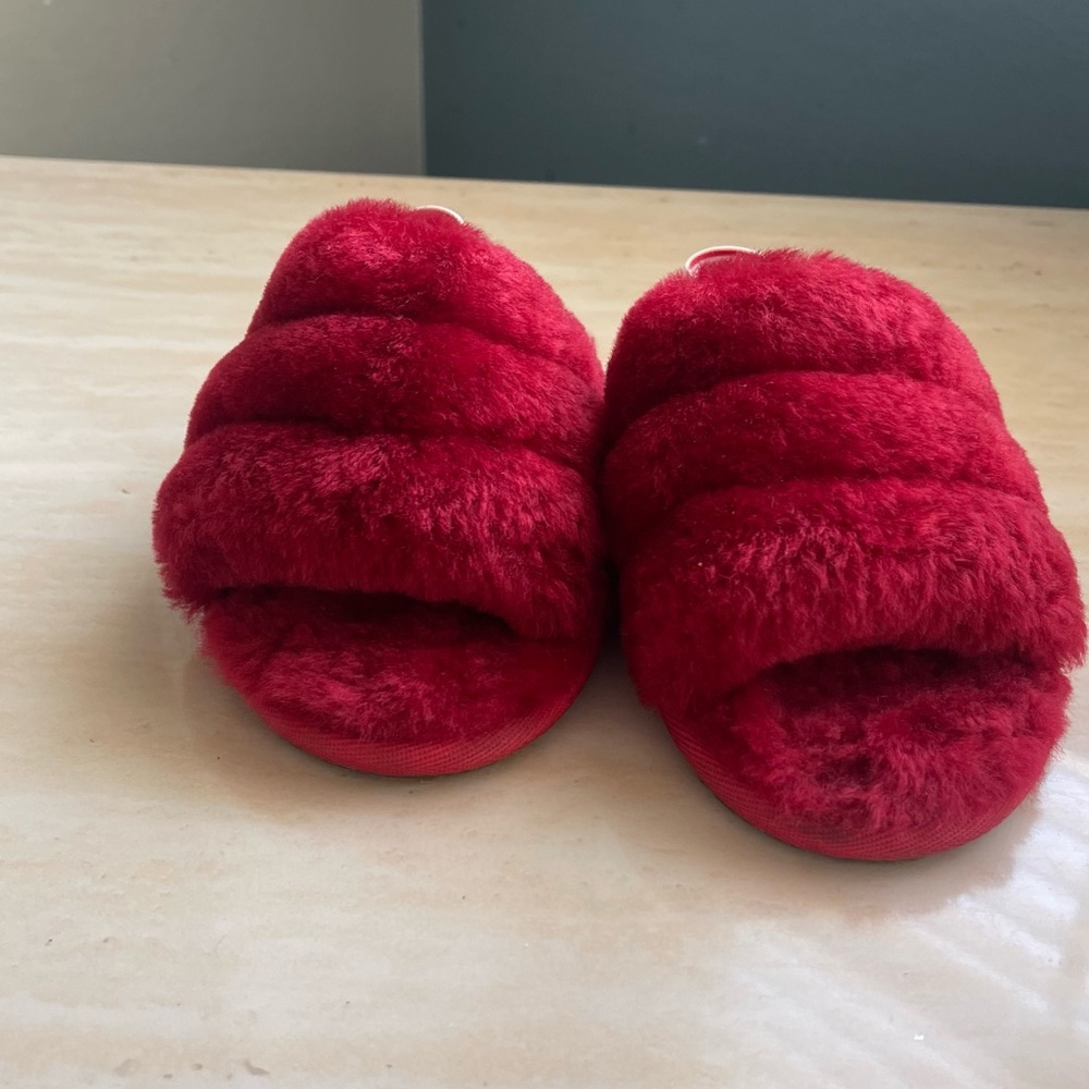 UGG FLUFF Yeah Little Kids Red Slippers Size USA 10
